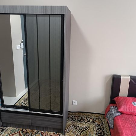 Aisy Homestay Putrajaya Cyberjaya Klia Кампунг Денгкіл Екстер'єр фото