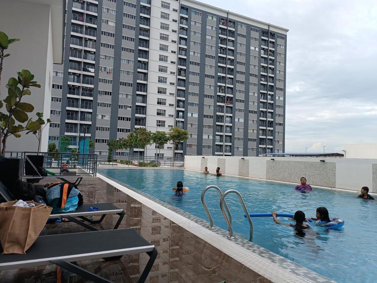 Aisy Homestay Putrajaya Cyberjaya Klia Кампунг Денгкіл Екстер'єр фото